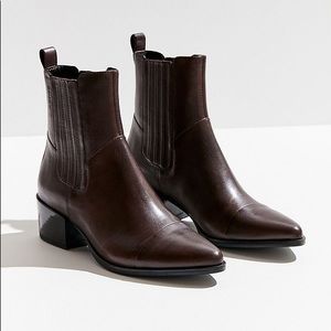 Vagabond Brown Leather Pointy-Toe Chelsea Boots